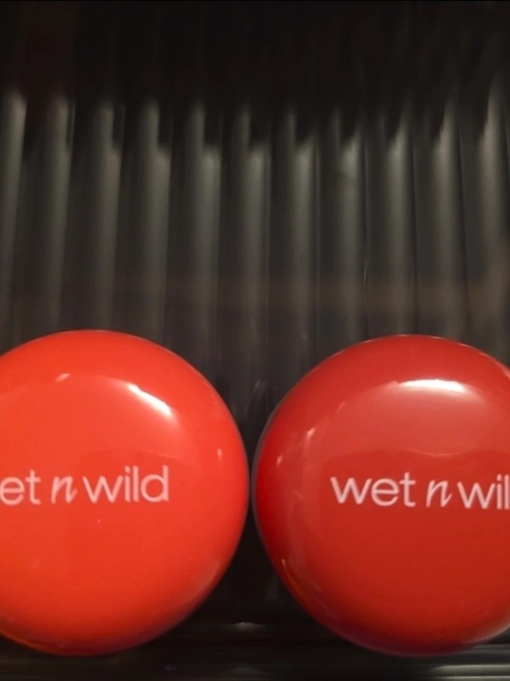 wet n wild Red Moisturizing Balm Duo